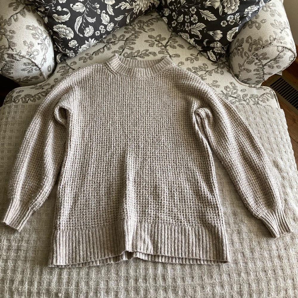 Women’s American Eagle Oversized Sweater Cream Size XS GUC